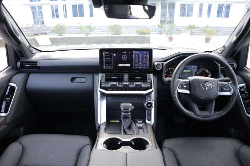 New 2022 Toyota LC300 SAHARA