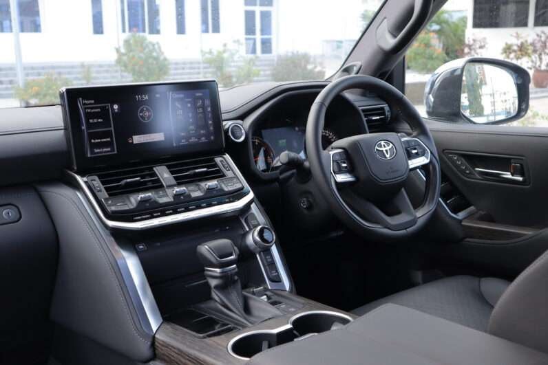 New 2022 Toyota LC300 SAHARA