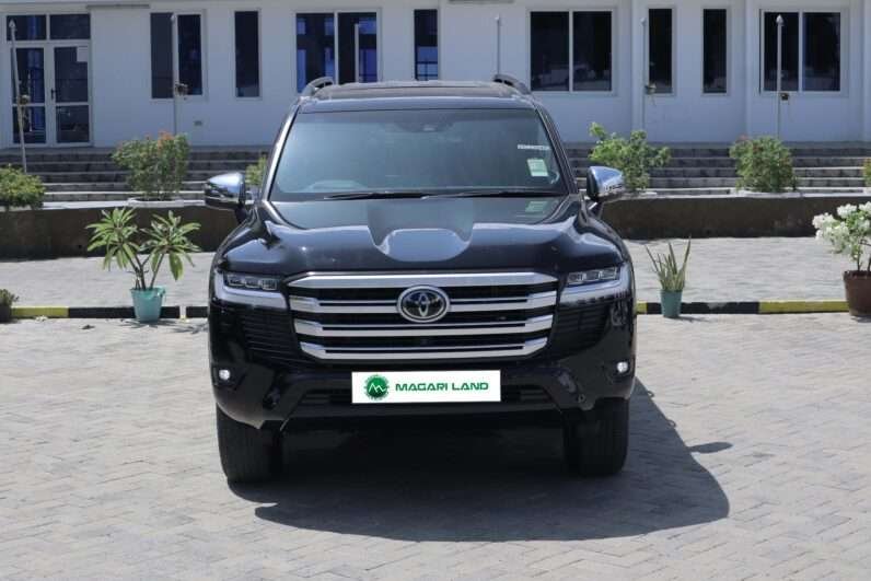 New 2022 Toyota LC300 SAHARA